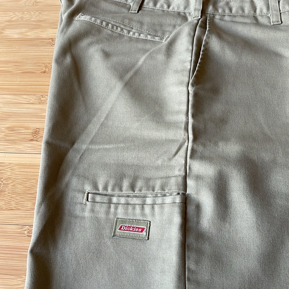 Dickies Relaxed Fit Multi-Use Pocket Work Shorts, Khaki - Picture 11 of 16